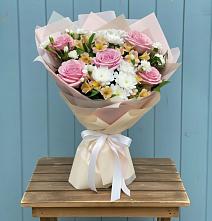 Букет цветов из:  Гвоздики, Орхидеи и Розы в Етеревской
