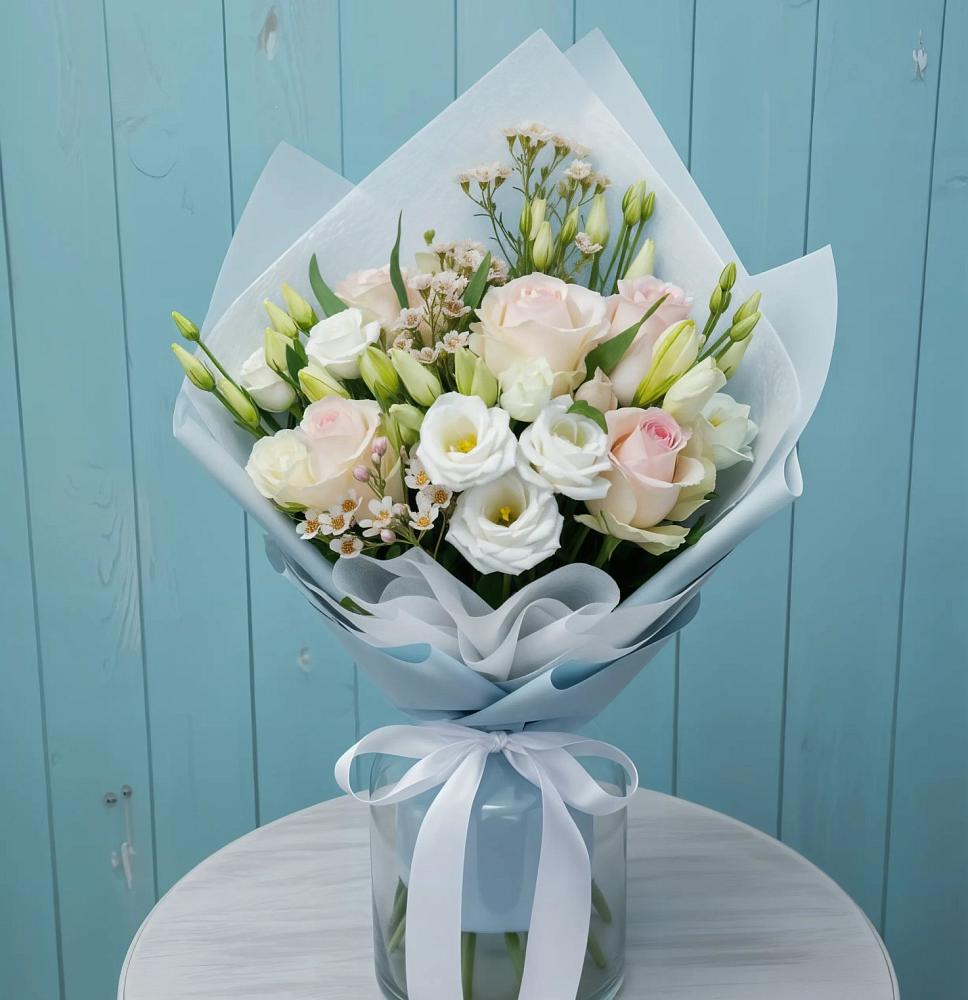 Букет цветов из: Розы и Лизиантусы в Етеревской