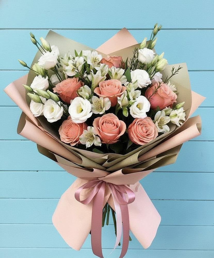 Букет цветов из: Розы, Альстромерии и Лизиантусы в Етеревской