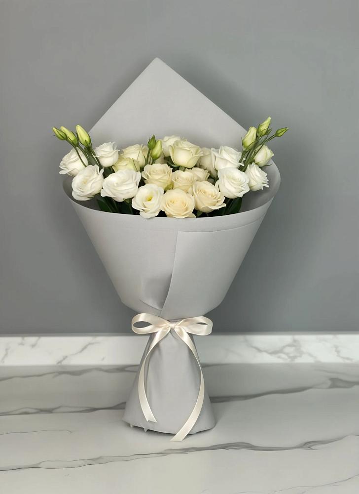 Букет цветов из: Розы и Лизиантусы в Етеревской