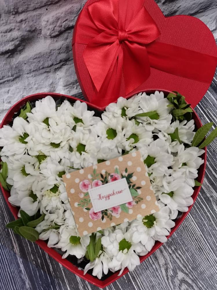 Цветочная композиция из Хризантемы в виде сердца в Етеревской