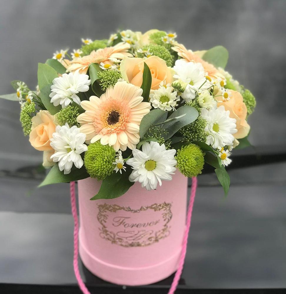 Цветочная композиция из Розы, Герберы и Хризантемы в шляпной коробке в Етеревской