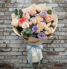 Букет цветов из:  Розы, Лизиантусы и Гвоздики в Етеревской