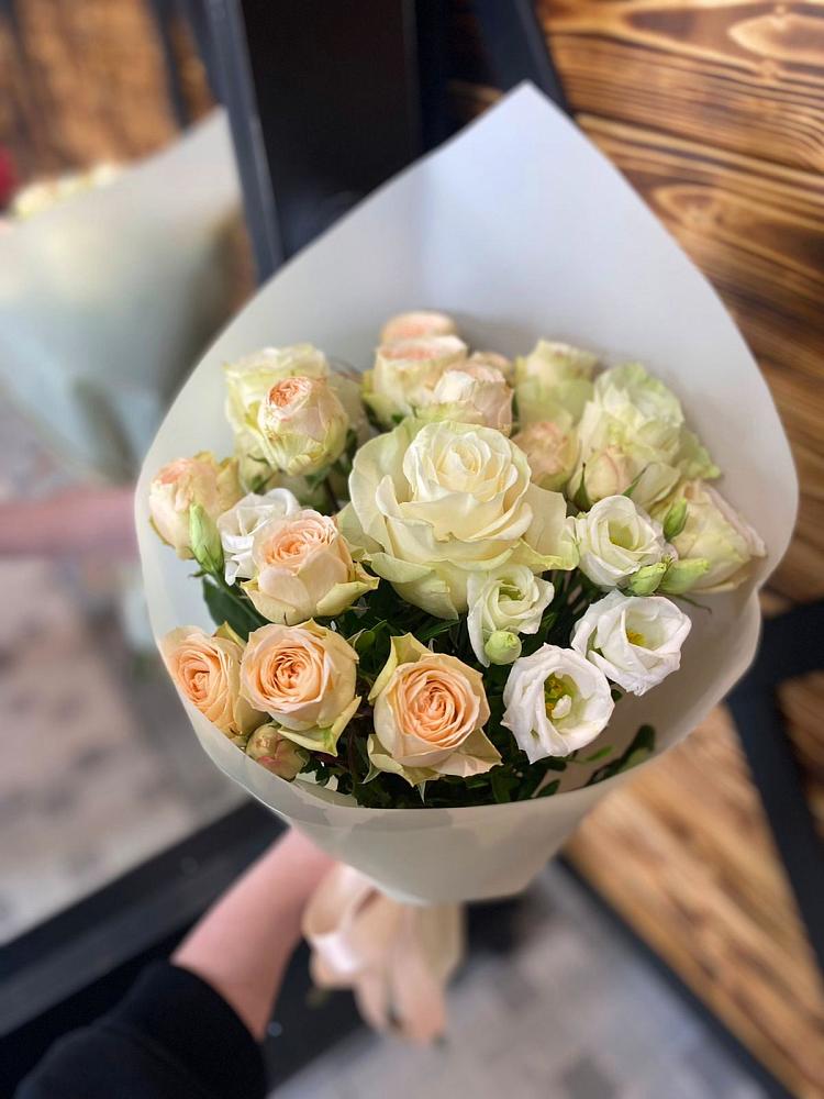 Букет цветов из: Розы и Лизиантусы в Етеревской